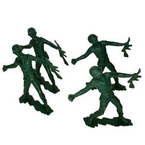 1964 Louis Marx Toy Green Army Soldiers Large 5"-6" with Guns Lot Of 4